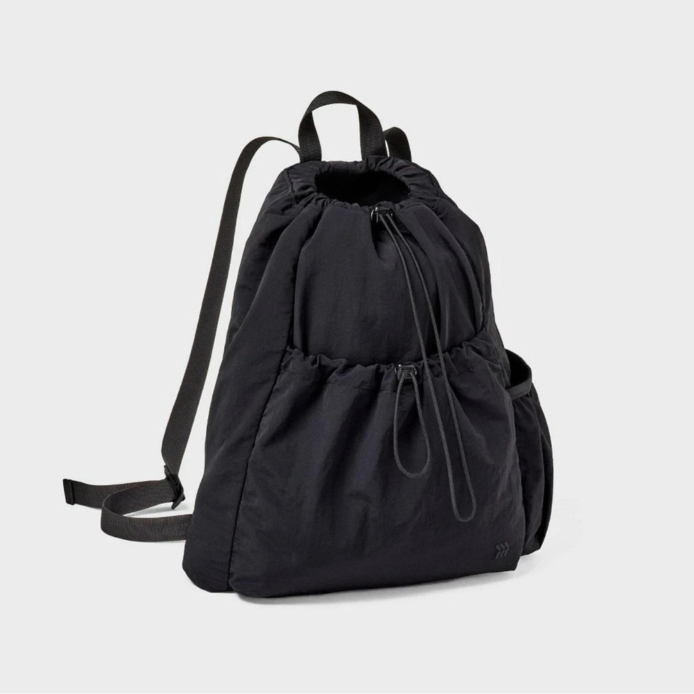 ✨ NWT All In Motion 20L Cinch Backpack - Black ✨